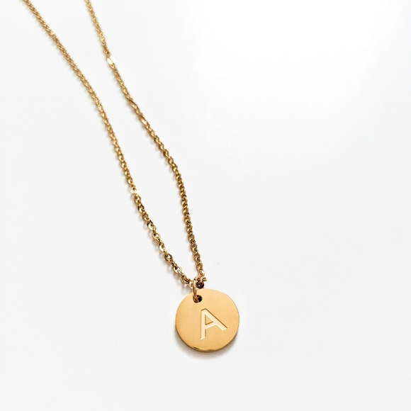 Letter A Circle Pendant Gold-plated Necklace - Picture 4 of 10